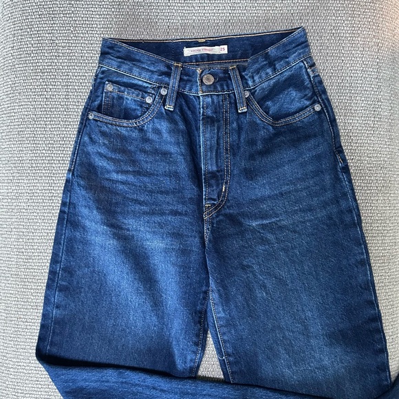 Levi's WellThread Ribcage Wide Leg Cropped Jeans - Picture 14 of 16